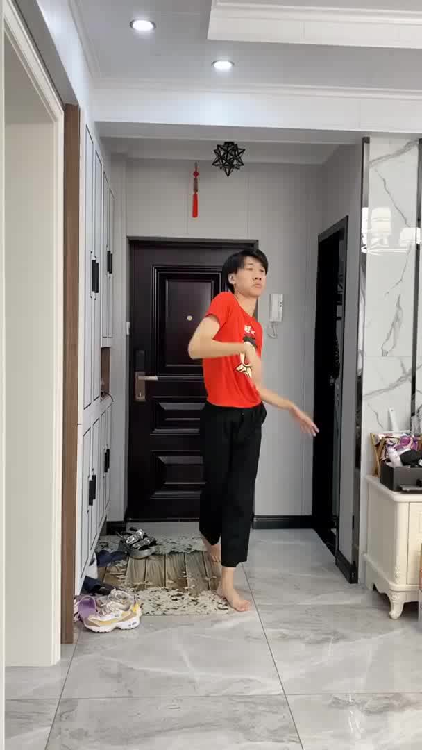 因为是你,所以再精神也没有关系王摇摆 礼服变装_哔哩哔哩 (゜-゜)つ