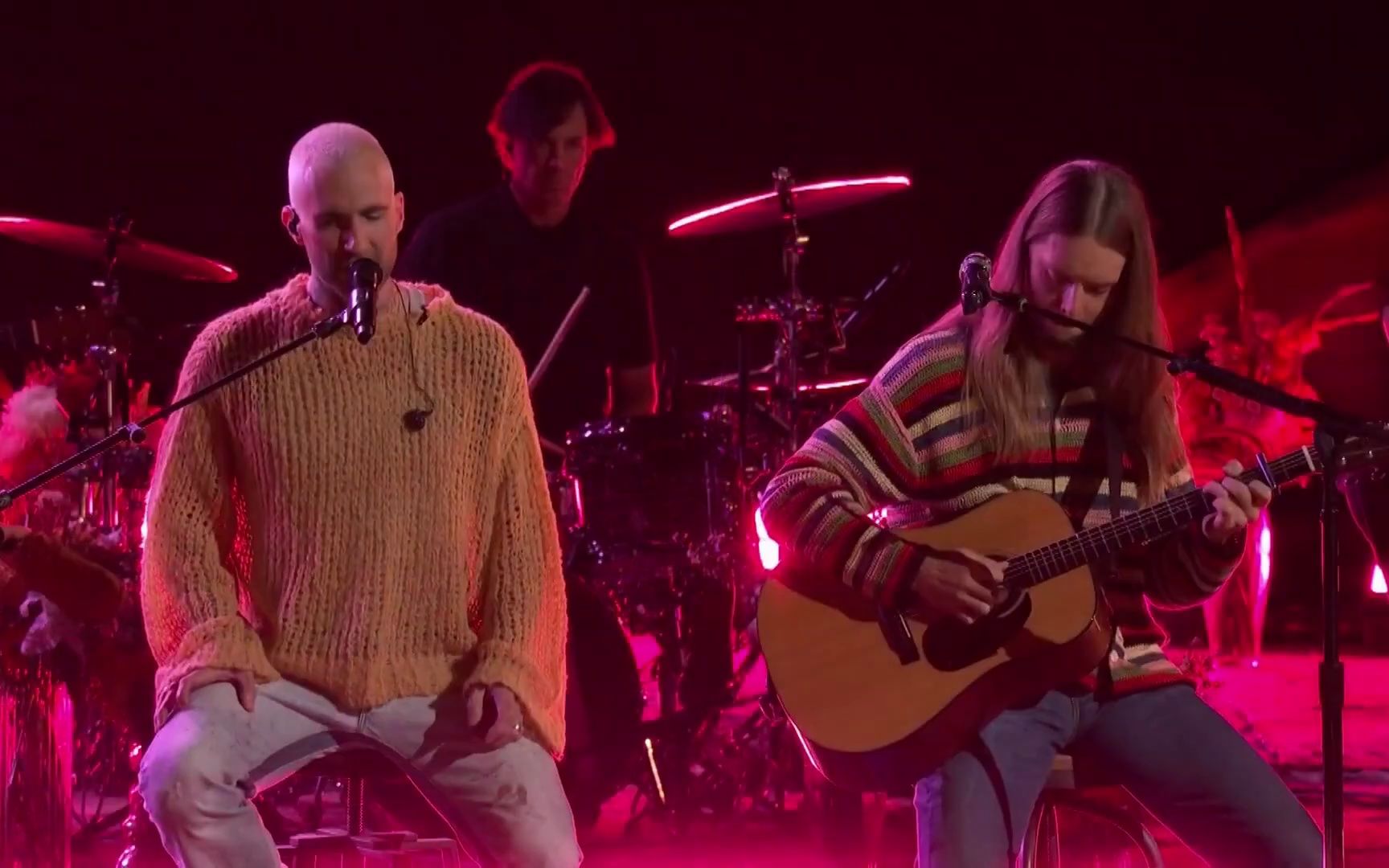 maroon 5最新现场首演新单《middle ground》