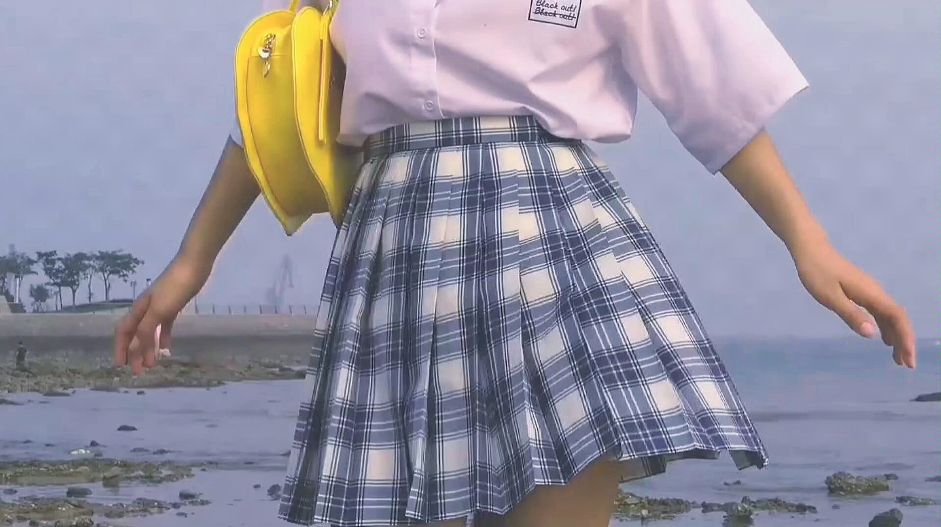 【jk制服】在海边的礁石上转圈圈