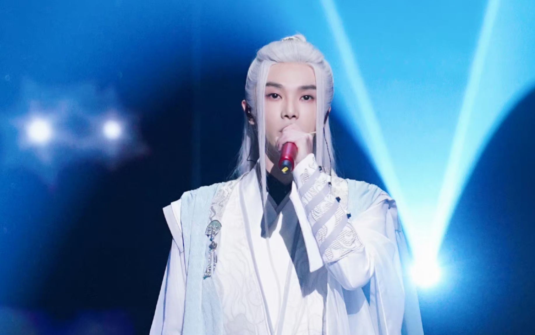 华晨宇王牌对王牌# 王牌节目用华神宝贝华晨宇的经典原创《降临∽作