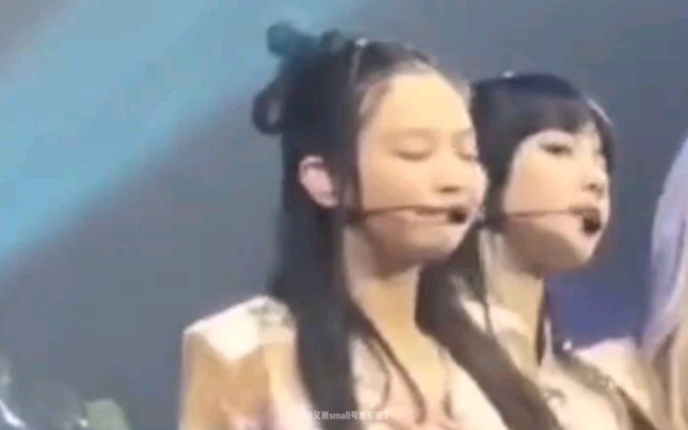 【JenLisa】救命这个安抚动作绝了!!!哔哩哔哩bilibili