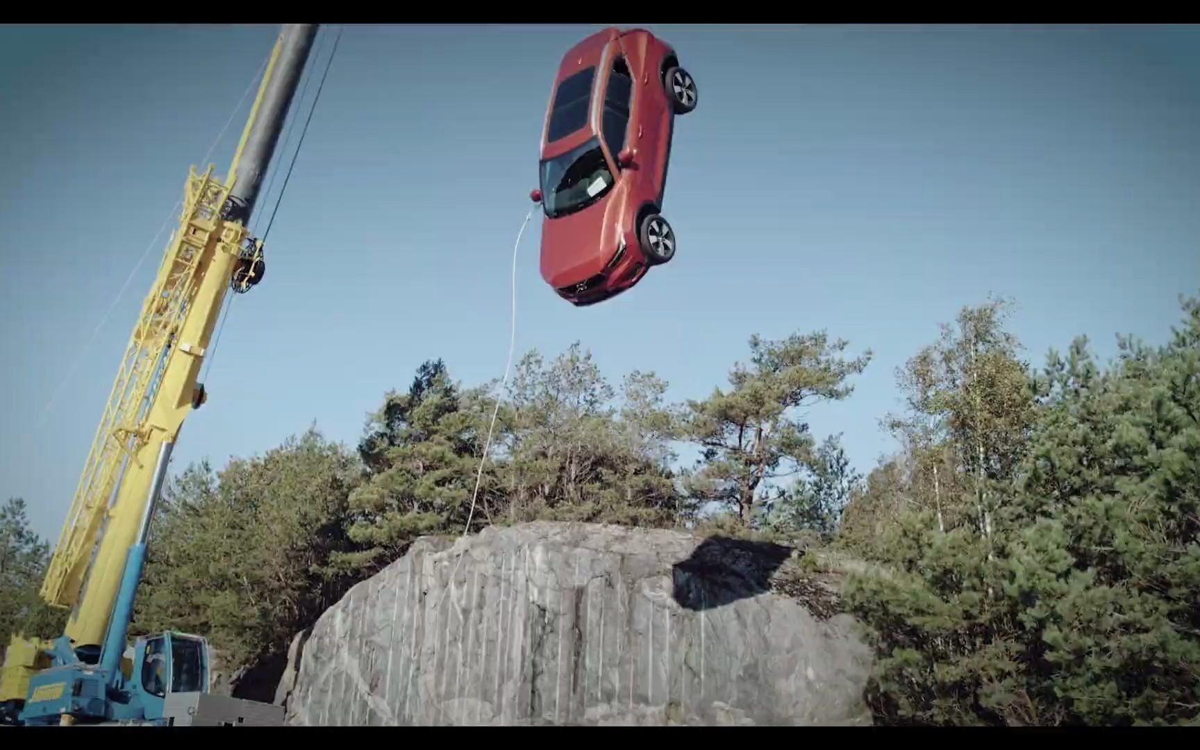 撞击测试沃尔沃xc4030米高空坠落安全测试