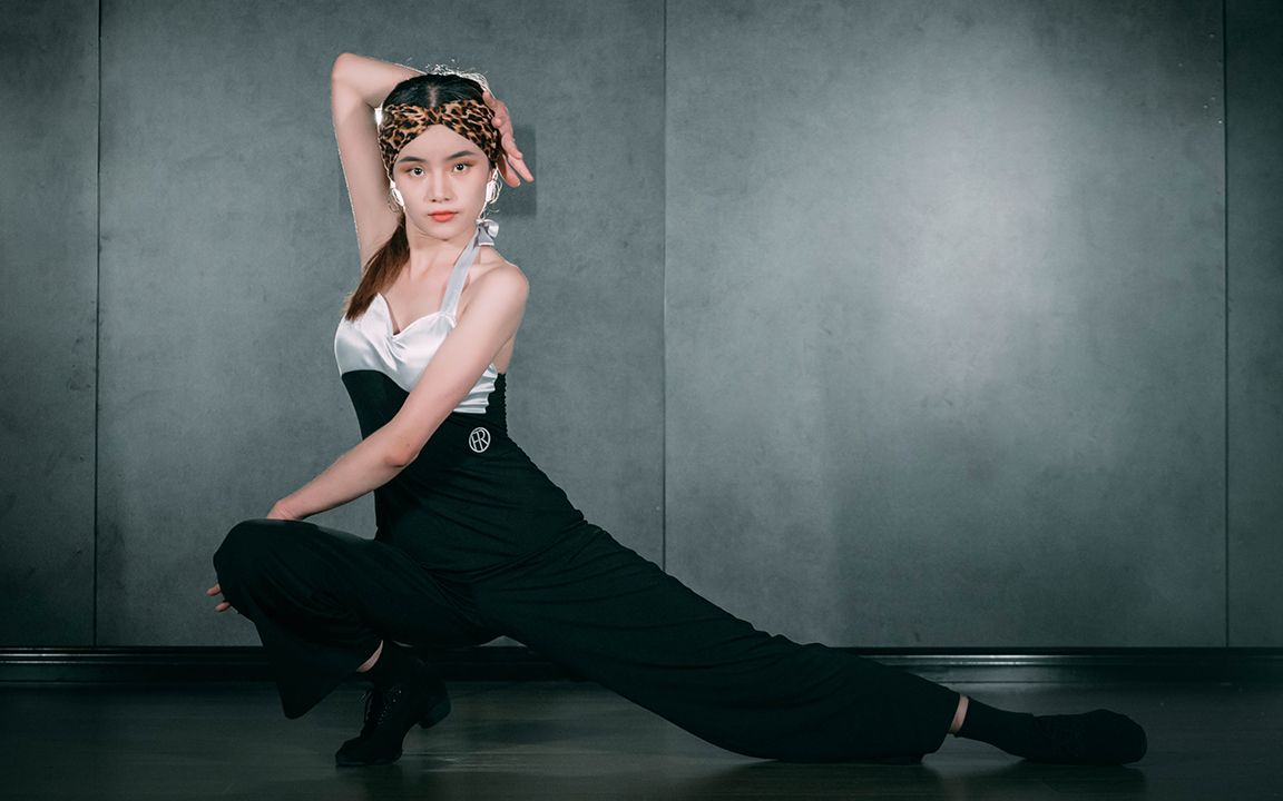 长腿妹子solo《拉丁恰恰舞》-【单色舞蹈】(成都)拉丁舞学员编舞作品