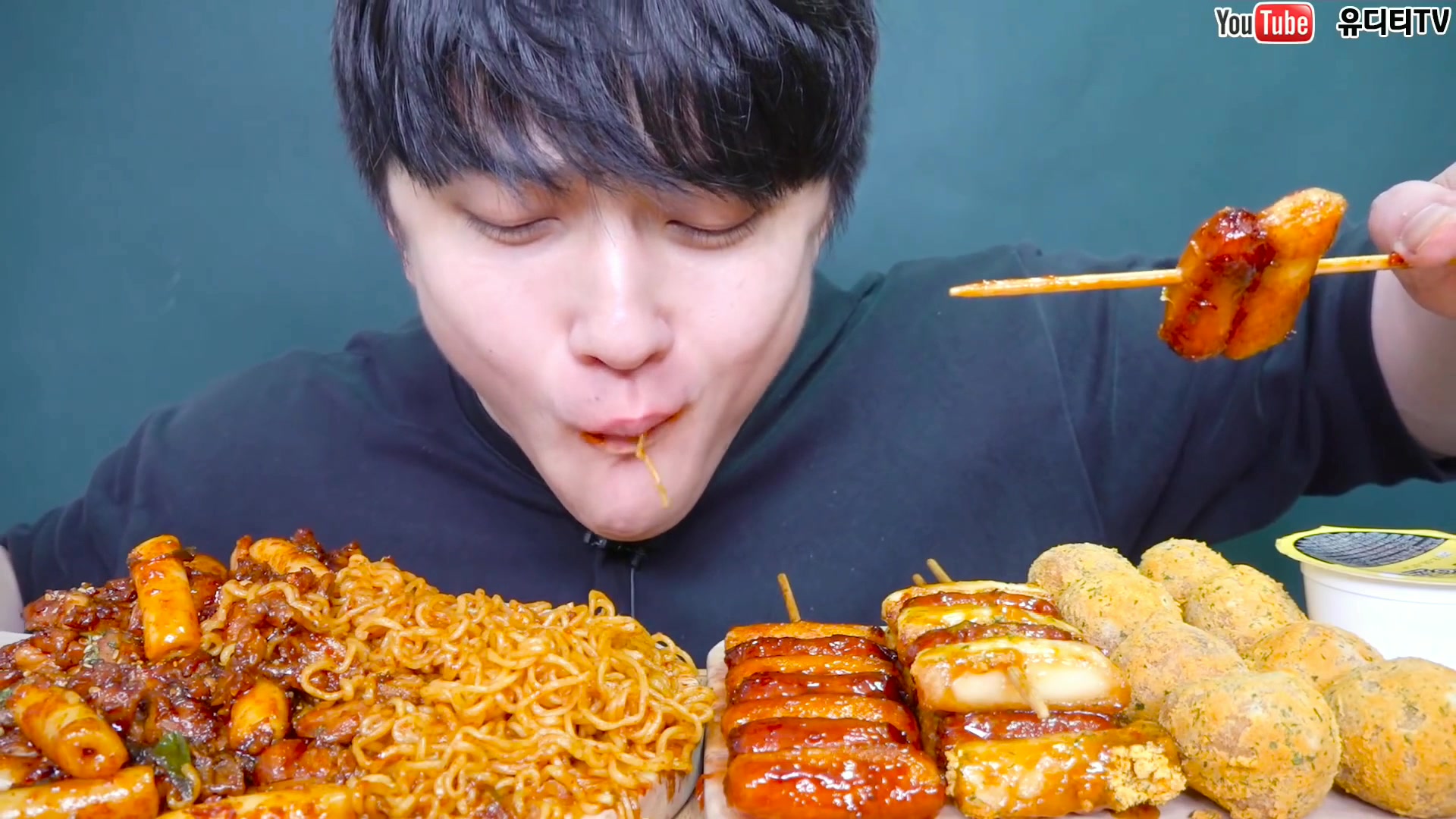 深渊巨口小哥 吃烧鸡腿 蜂蜜鸡块 辣炒年糕 炸鸡_哔哩哔哩 (゜-゜)つ