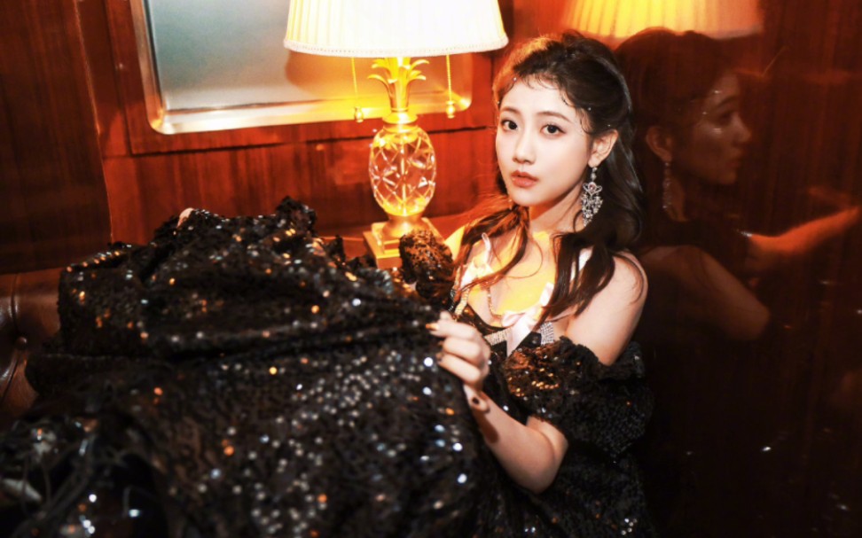 【李艺彤】b站直播回放 紧急新衣回(lu宝送的 231224