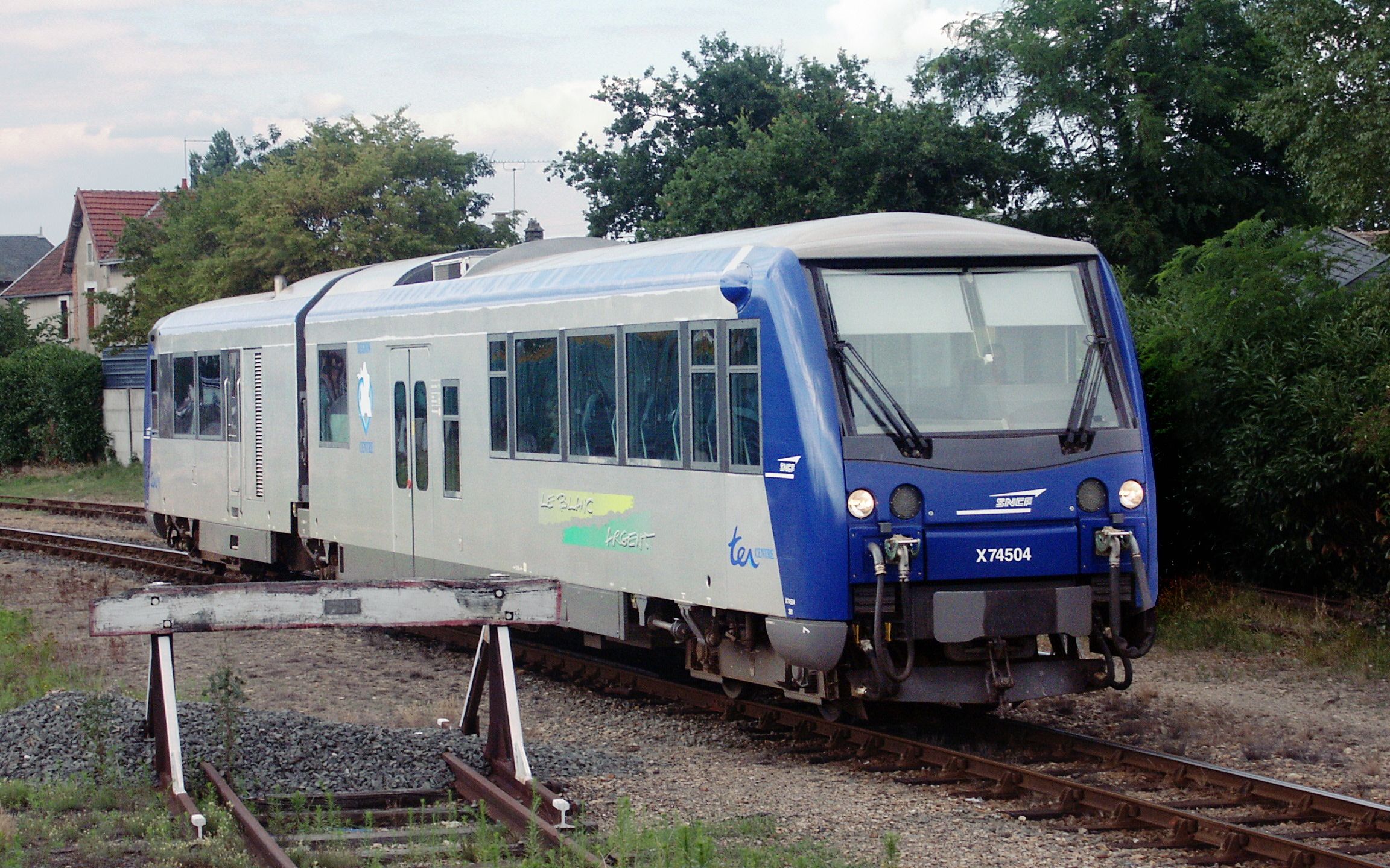 【搬运】【世界铁路】采用不对称车体的法国国家铁路x 74500型内燃