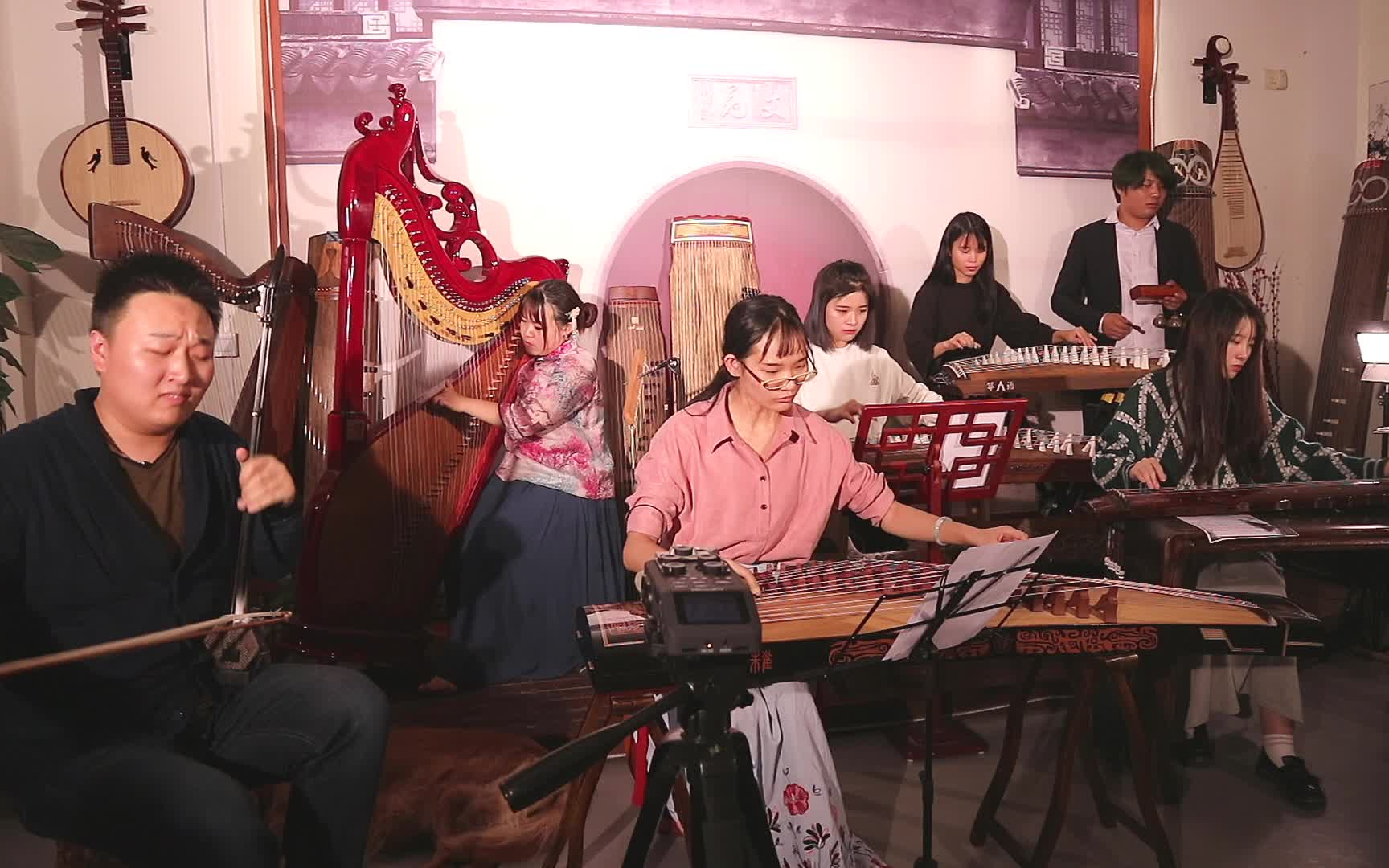 【三弄国乐】看二胡扭动他的水蛇腰!国乐演奏《青城山下白素贞》