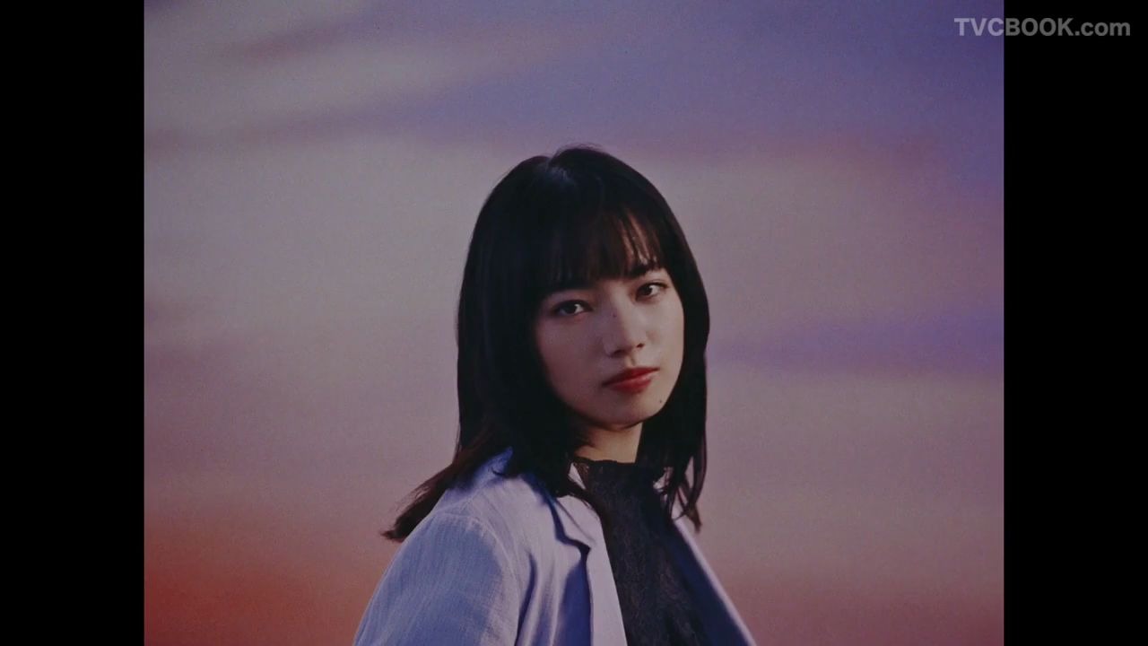 【广告片赏析】菅田将暉と小松菜奈が水の上を全力疾走!niko and .