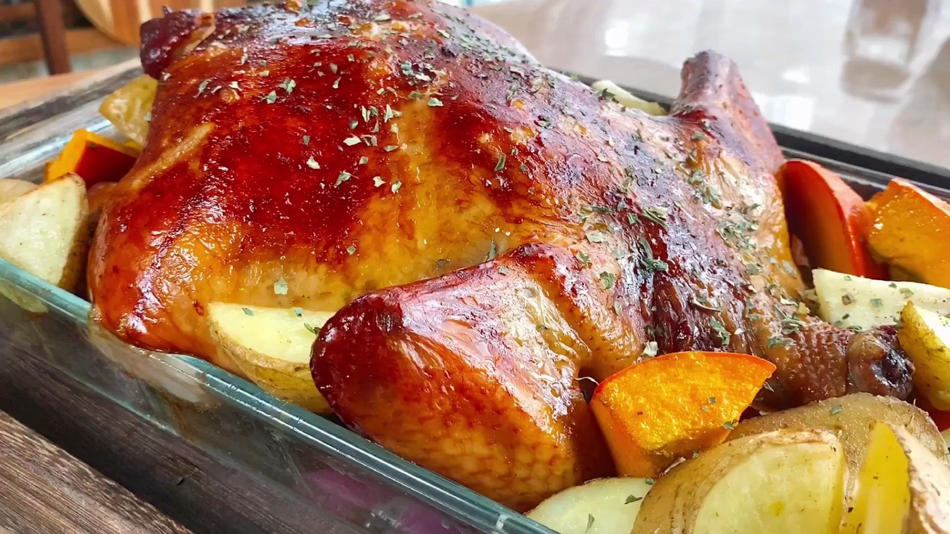 【脆皮烤鸡】爱吃脆皮烤鸡自己做,配方详细,外焦里嫩,一咬爆汁,上桌就