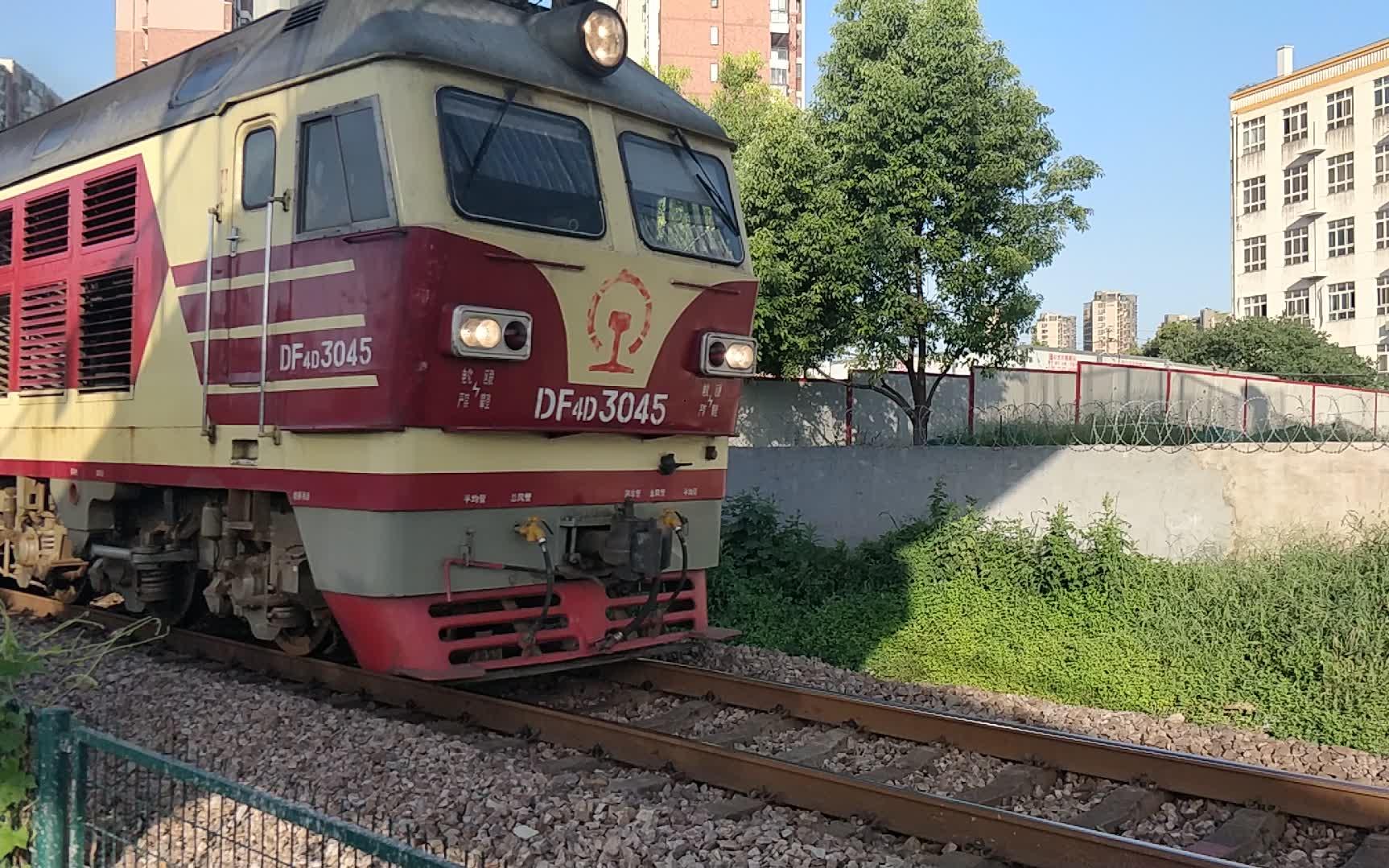 【铁路随拍】声控福利 来自南局鹰段df4d-3045花老虎的高速冲击 (k155