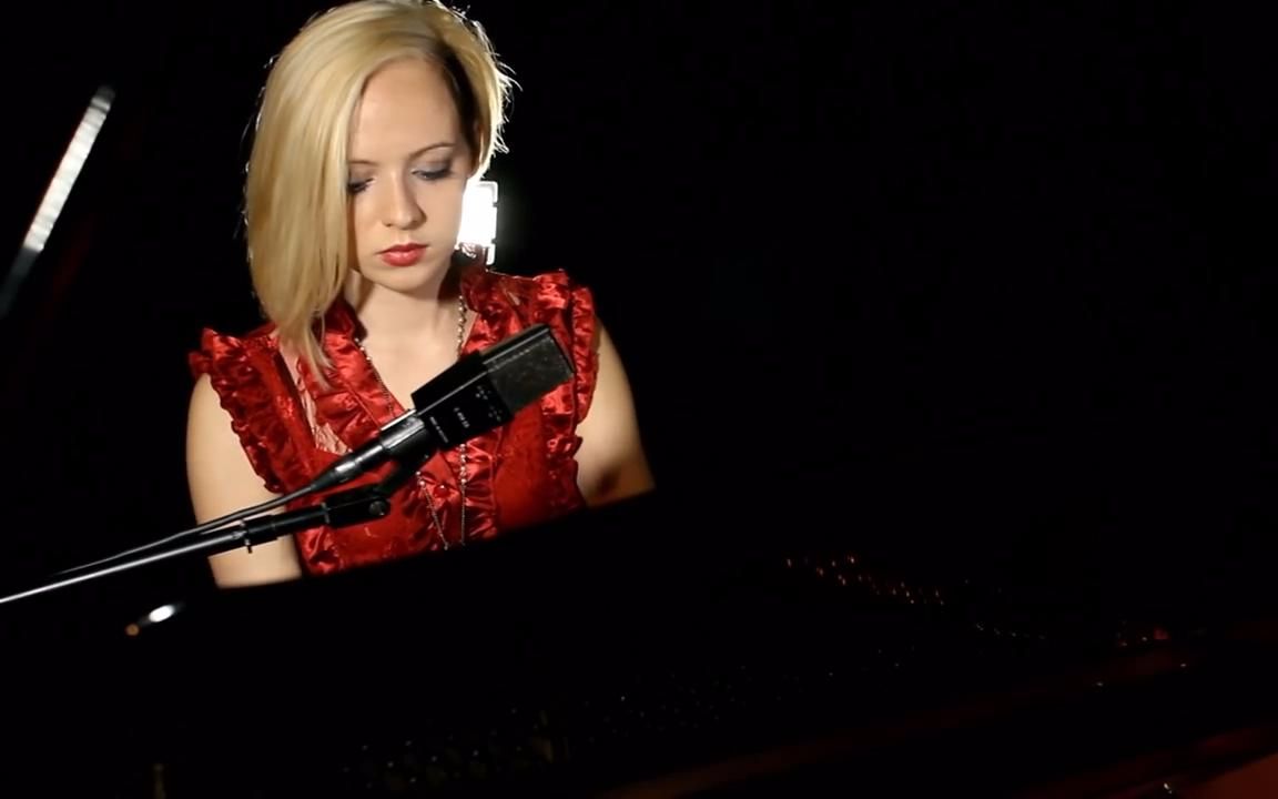 [图]【油管惊艳翻唱】Adele - Skyfall - Madilyn Bailey（720P中英字幕）