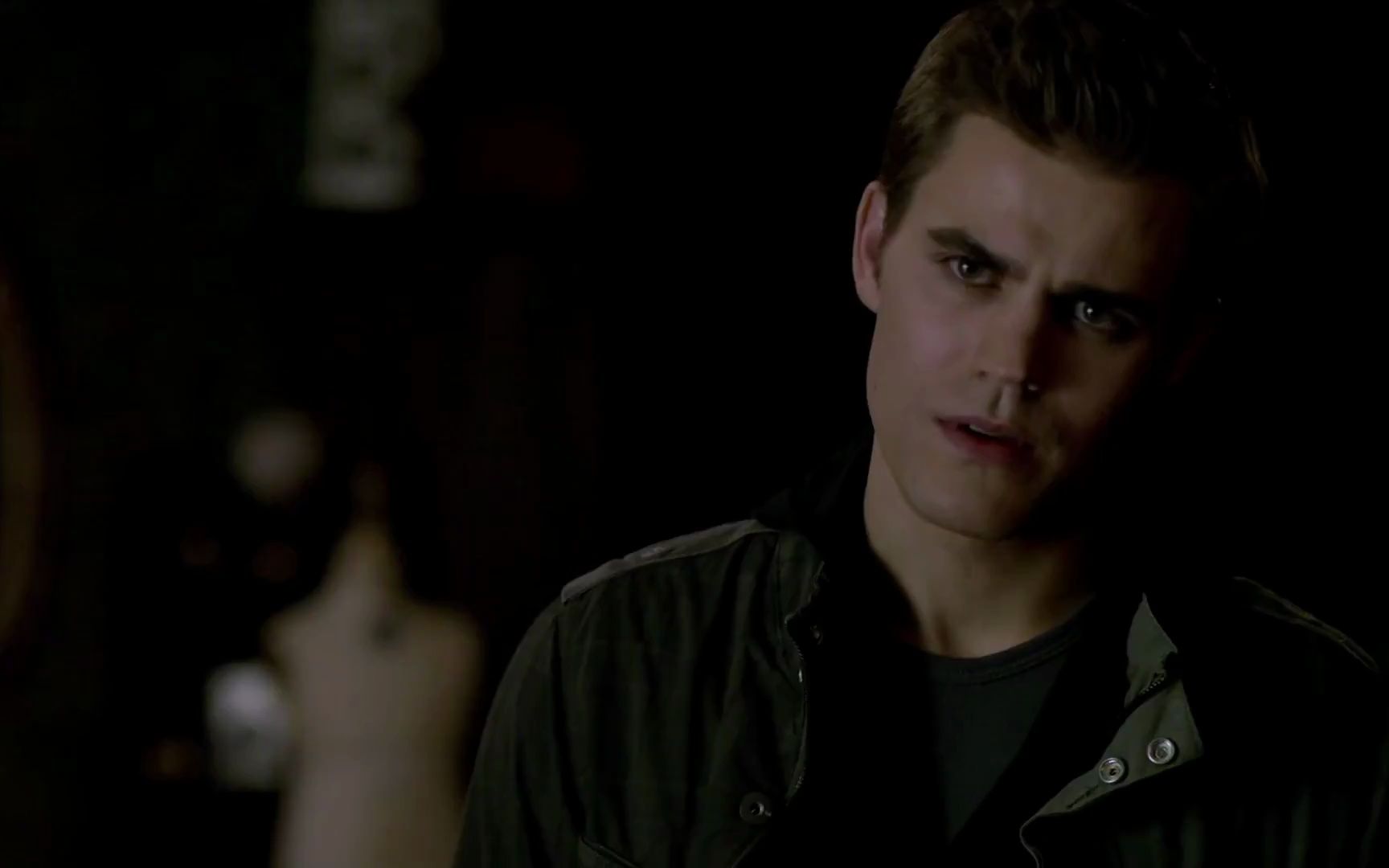 【吸血鬼日记】达蒙出现在斯特凡的房间