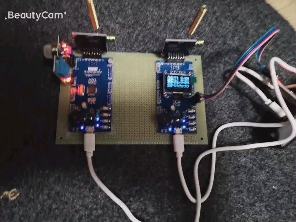 基于STM32的无线环境监测系统设计,采用LORA无线模块进行通信,实时监测环境中的温湿度,有害气体浓度,显示到OLED屏上,并且可以设置阈值,显...