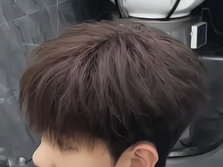 微分碎盖钢夹烫#男生发型钢夹烫#钢夹塑型烫 想看看你们的微分烁乔