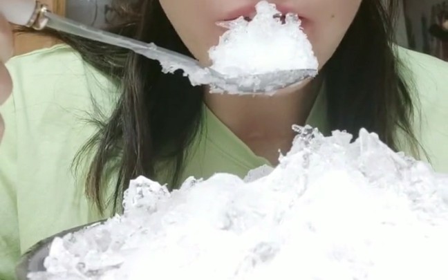 miss瑞瑞爱吃冰的纯冰大米饭雪花酥碎碎.