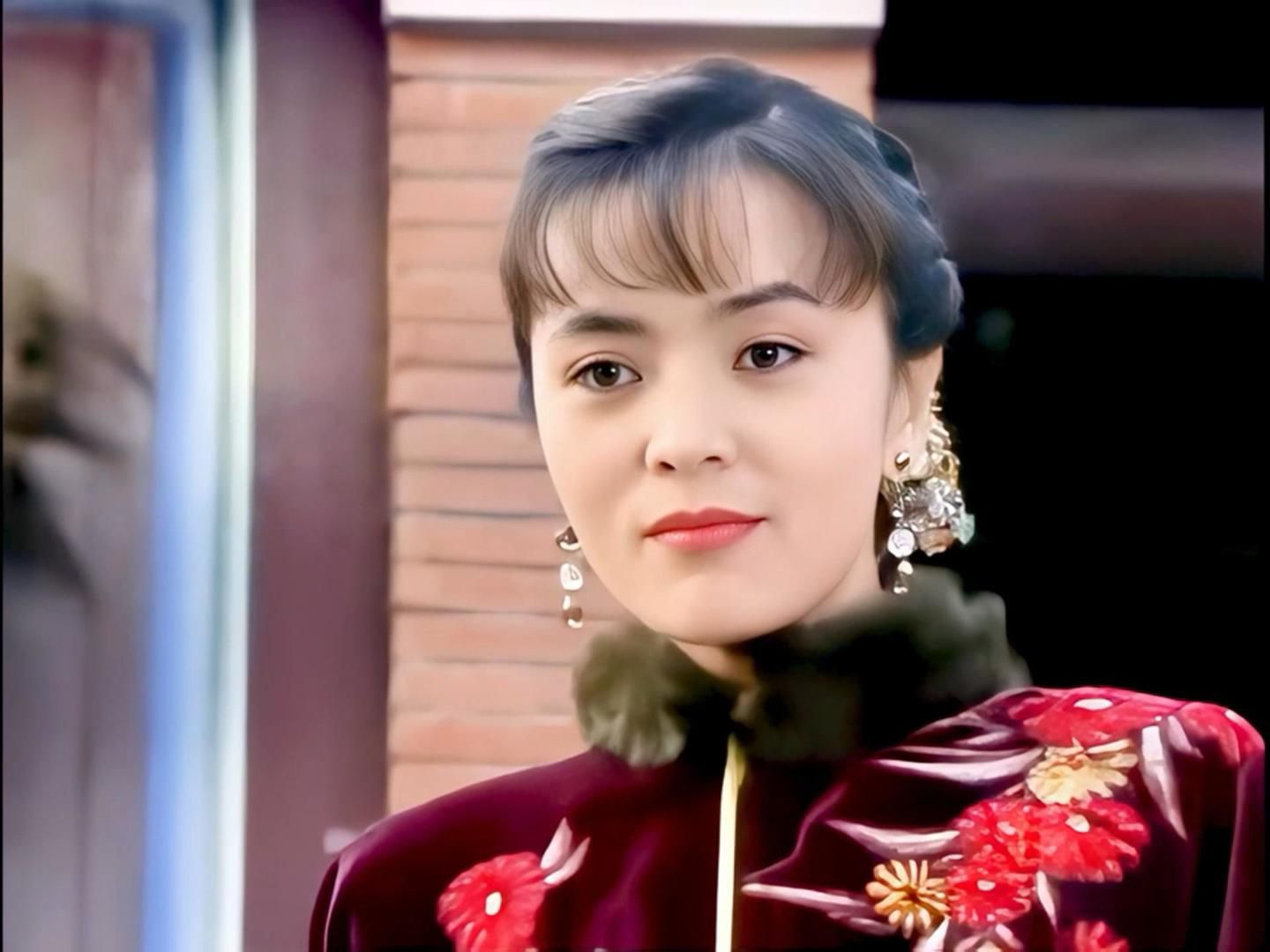 大红灯笼高高挂:时年三十二的莲姐姐