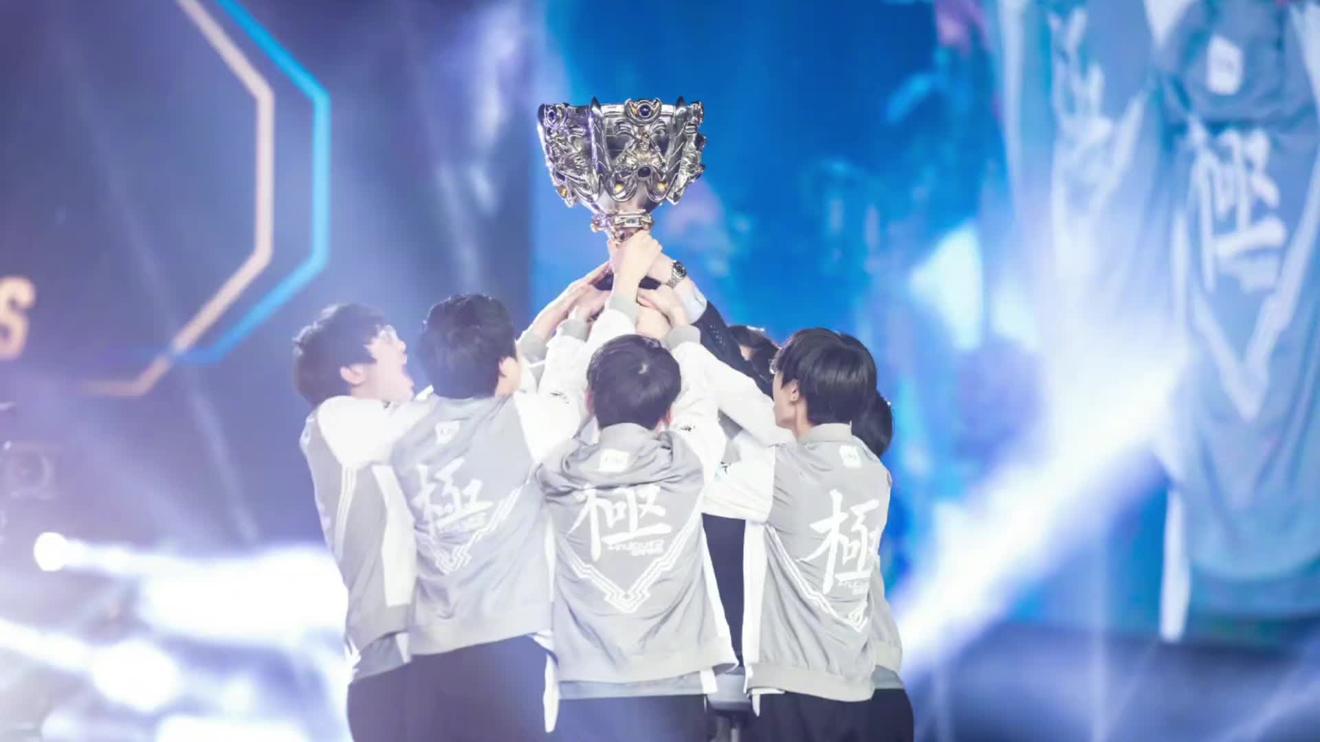 冠军ig三叉戟theshy,rookie,jkl商业互吹!