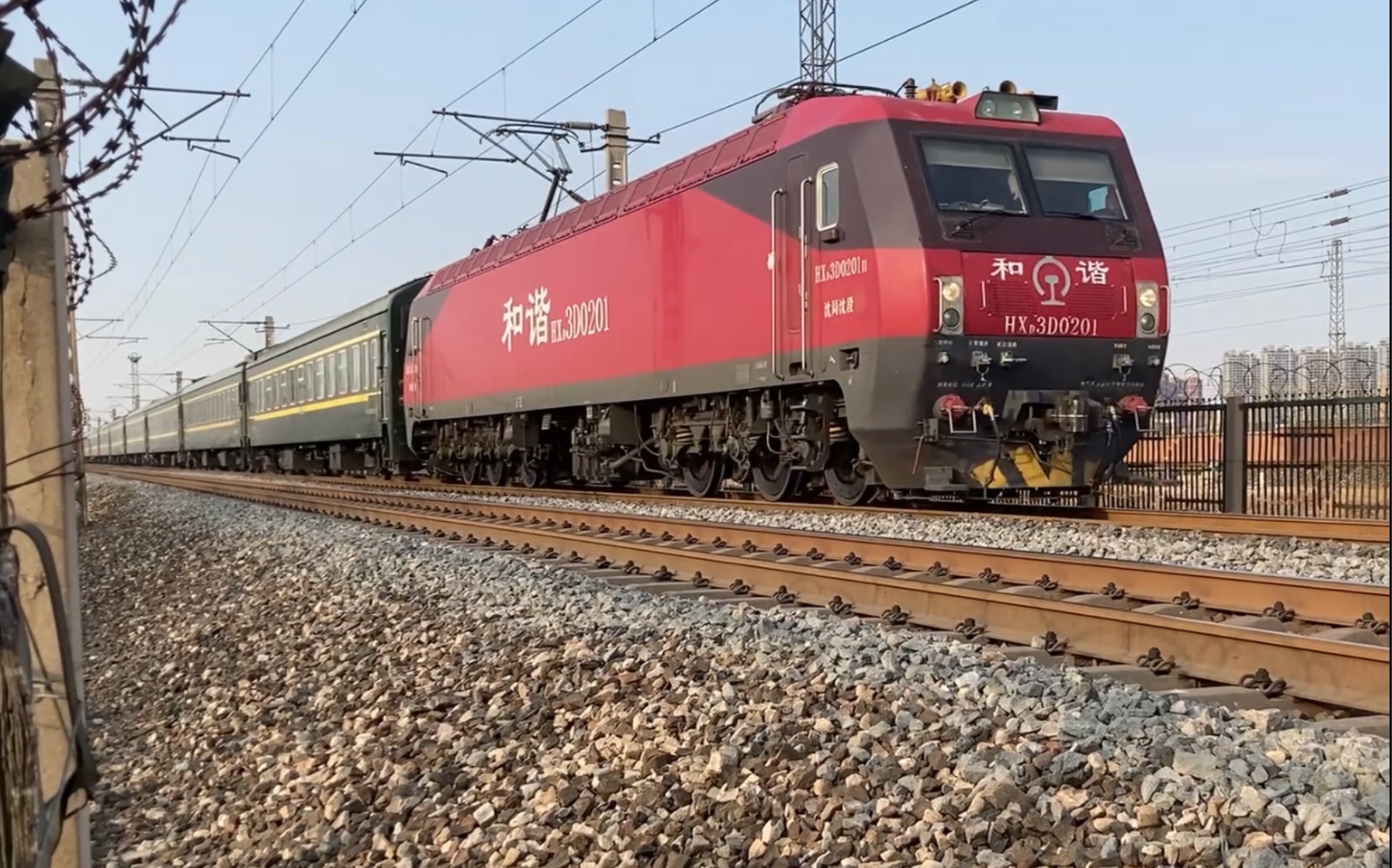 hxd3d0201牵引平淡无奇的k1452接近唐山站,车上乘客还不少_哔哩哔哩