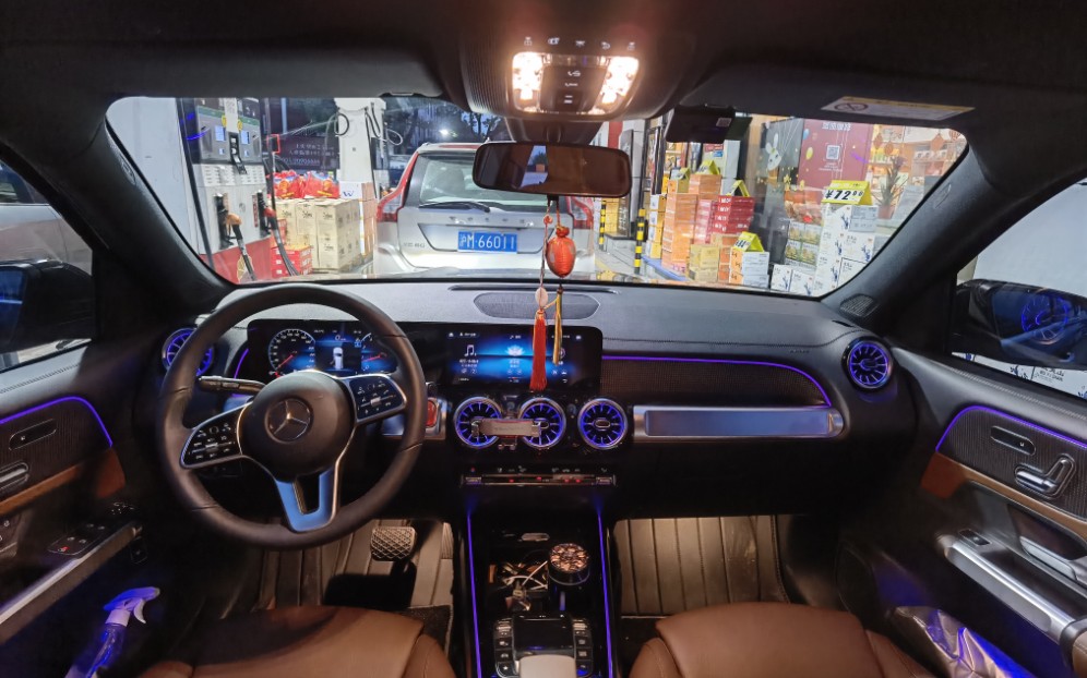 奔驰glb,华丽氛围灯