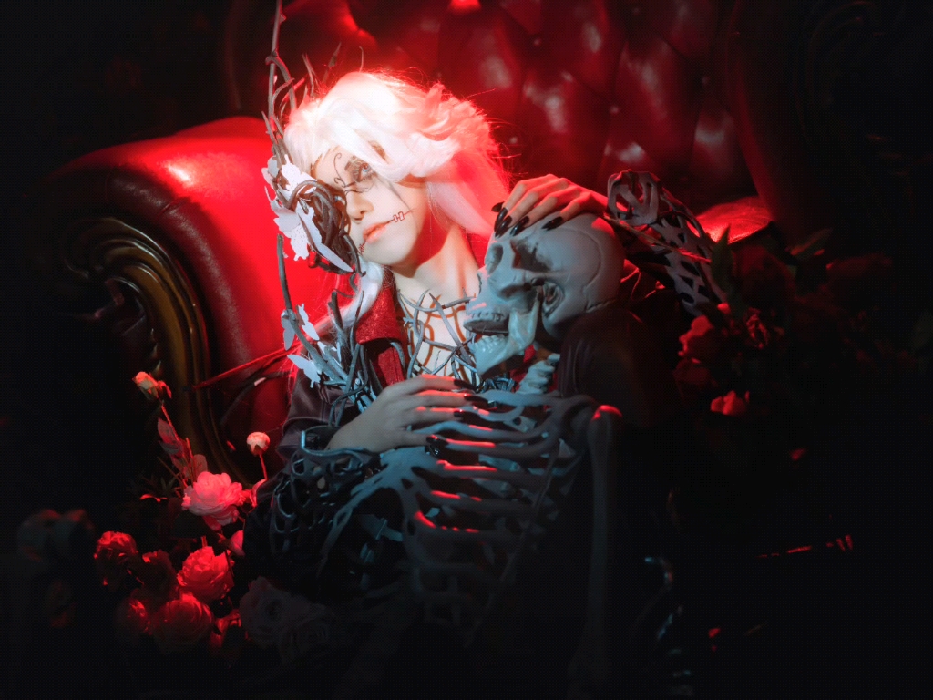 【奈布61萨贝达红衣人cos正片】"只有臣服的灵魂才能绽放永生的花"