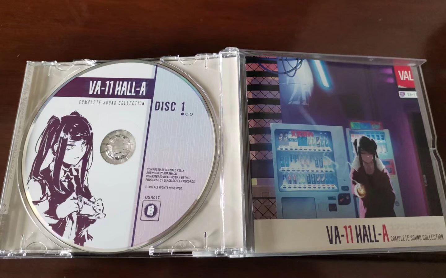 [图]VA-11 HALL-A 赛博朋克酒保行动典藏版CD | 拿起酒杯，品味人生