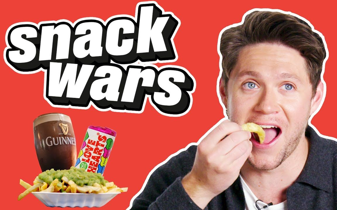 [图]【Niall Horan】零食大作战：奶儿比较英国零食与爱尔兰零食🍪🥨🍫🍿🍩🧁🍨｜Snack Wars｜ LADbible TV