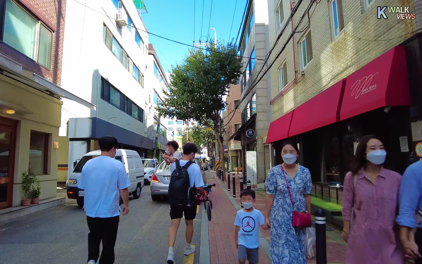 【散步VLOG】周六下午漫步于热闹的首尔森林咖啡街，首尔森林。周六，在首尔森林咖啡街热闹地散步。