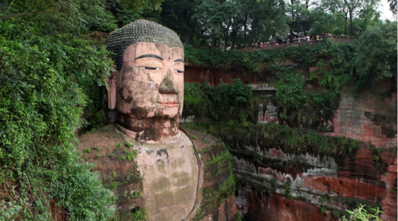 老人旅游无意间拍的照片,揭开乐山大佛隐藏了千年秘密,佛中有佛哔哩哔哩bilibili