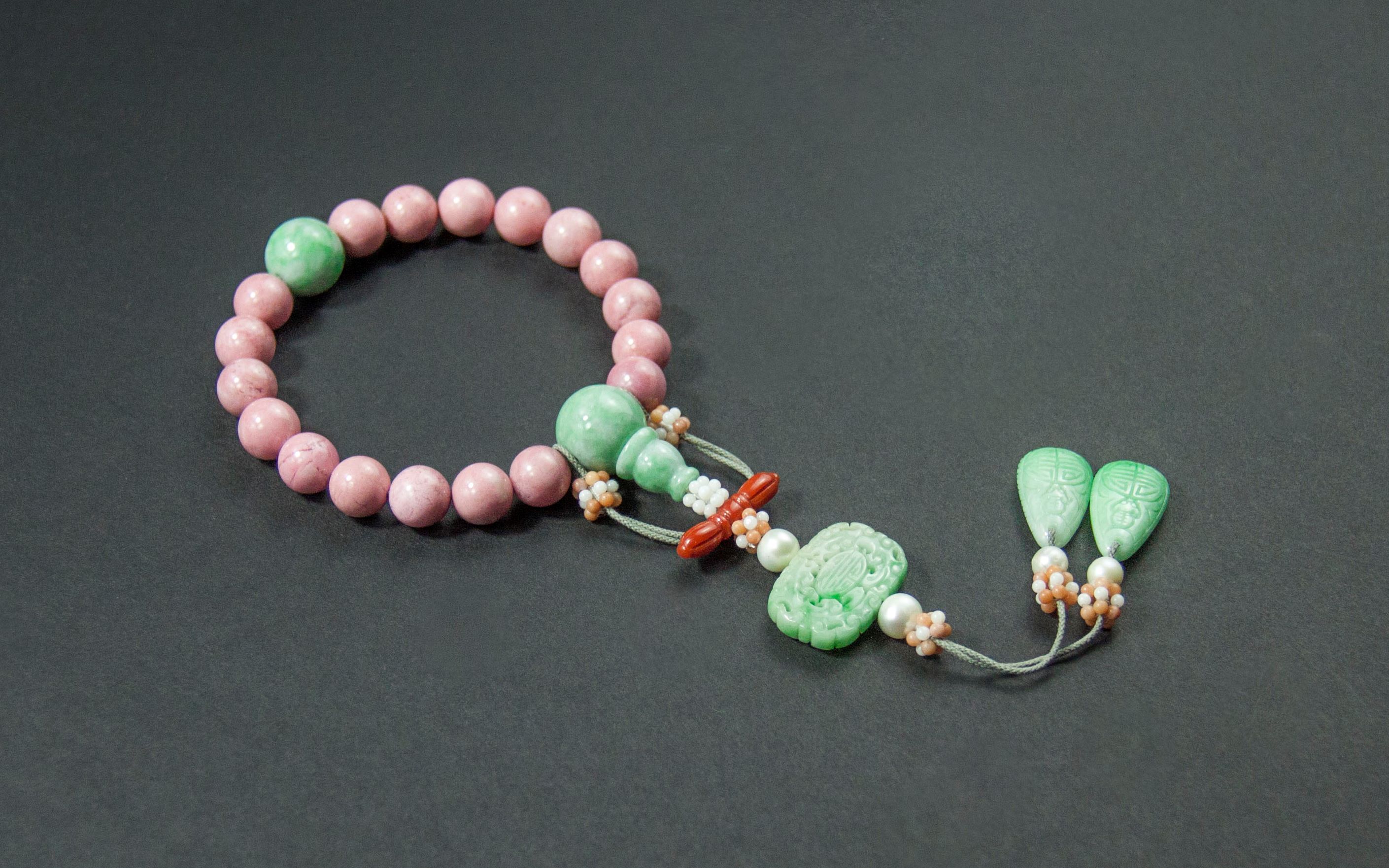 优雅的天然蔷薇辉翡翠十八子