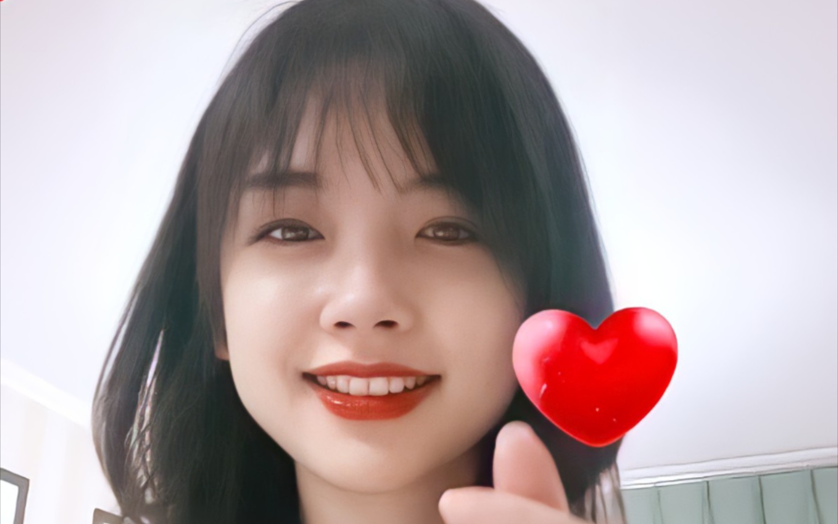 【王冰冰对着你比心】她心里还有你?