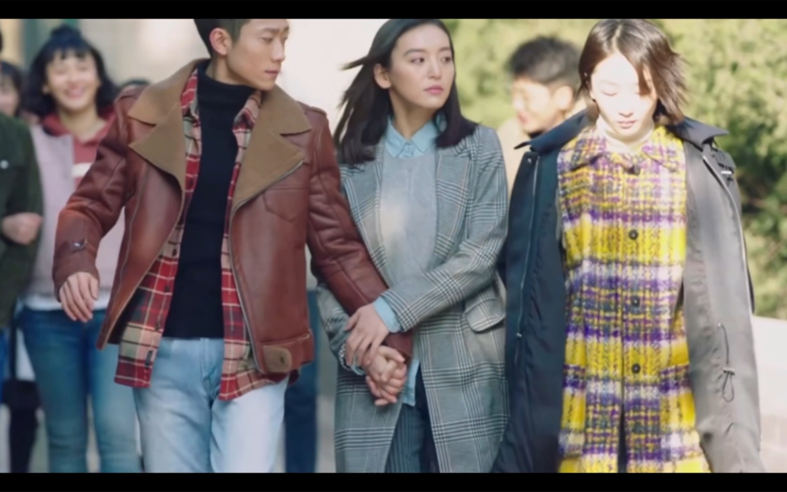 张一山,尤靖茹,周冬雨上演青春虐恋情感大戏 听一首《华年》追忆往昔