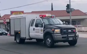 Download Video: 【LASD】洛杉矶县警San Dimas Mountain Rescue&Care Ambulance Supervisor Code3 Responding