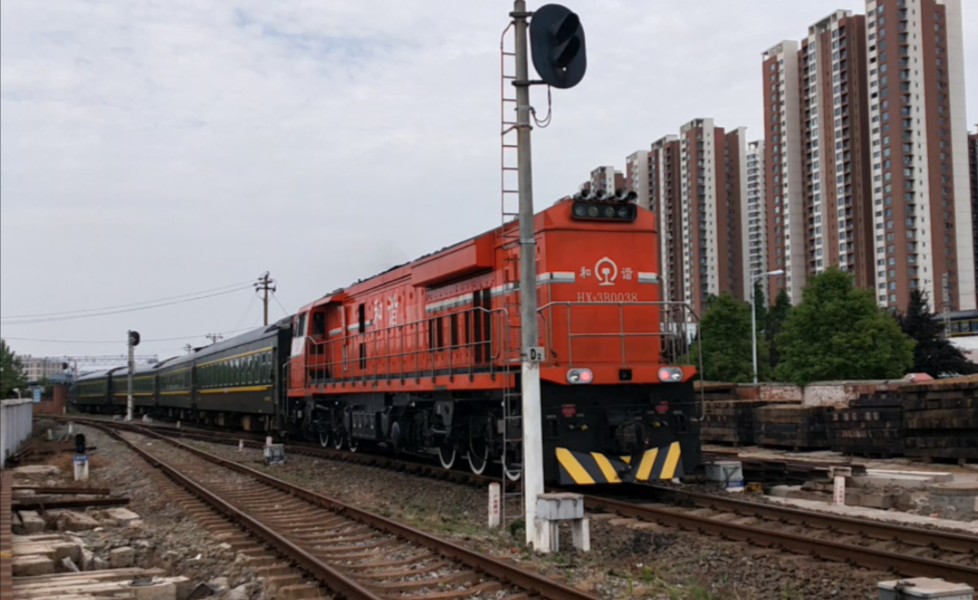 【中国铁路】武局襄段hxn3b.0038牵引0k644次空车底驶出襄阳车辆段