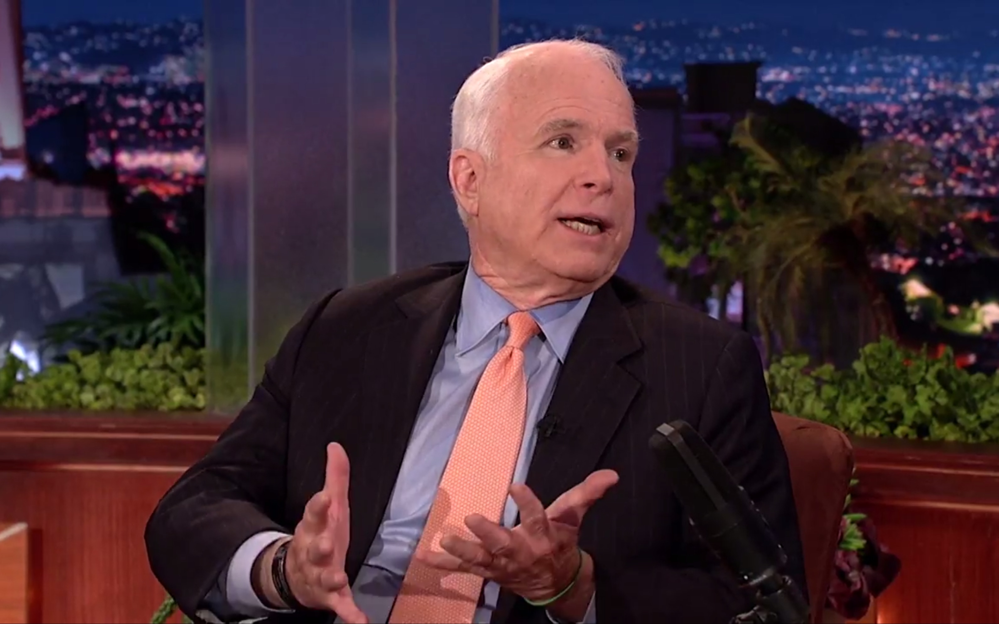 【柯南今夜秀】john mccain: "whats the point if we just yell at