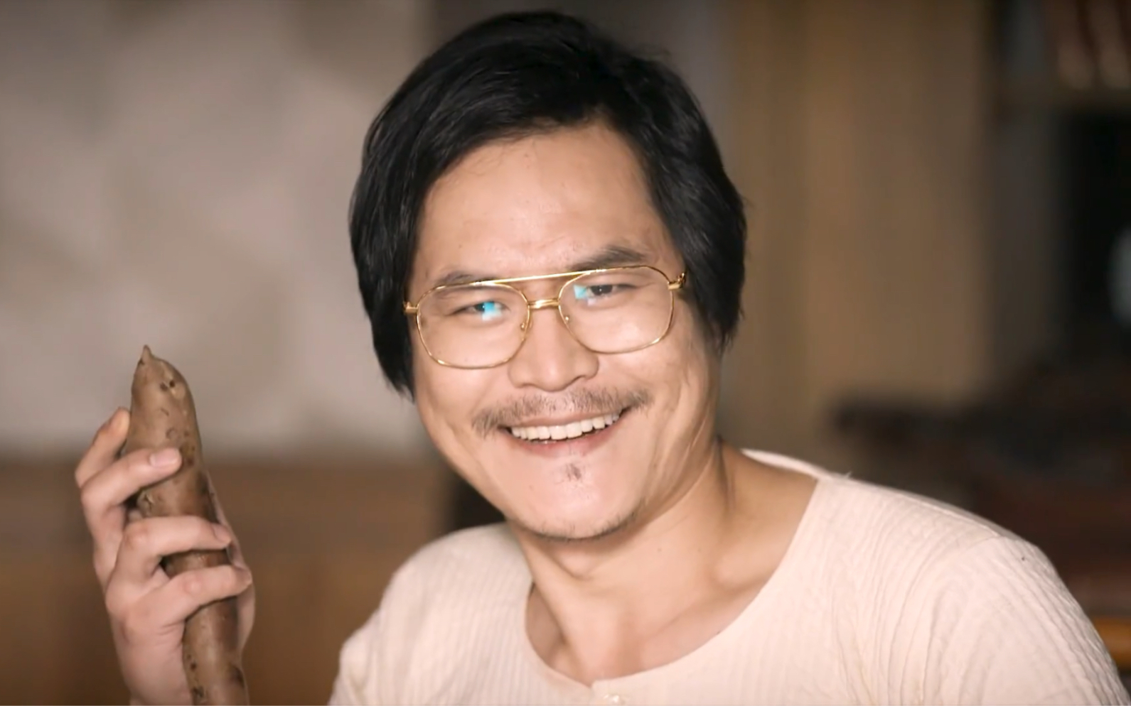 看好了,他就是开朗乐观却又内心柔软的金社长