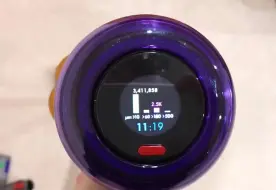 Télécharger la video: 手把手教你使用戴森 V12 吸尘器！！