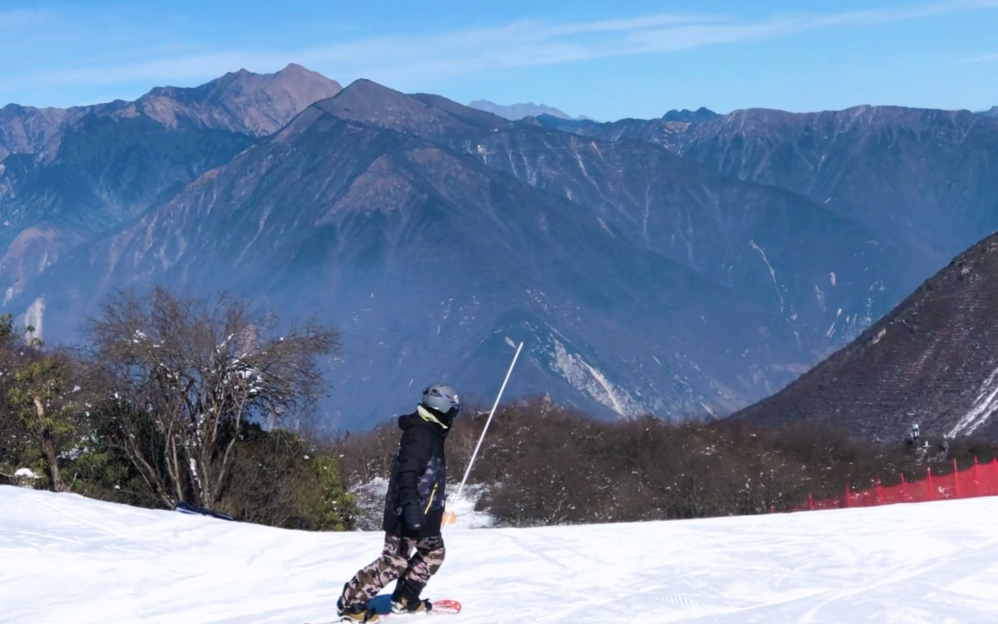 逃离城市2 云贵川最好的高山滑雪场攻略 九鼎山太子岭滑雪场 初级、中级、高级道都有,风景特别优美.天太热,发点清凉的治愈视频哔哩哔哩bilibili