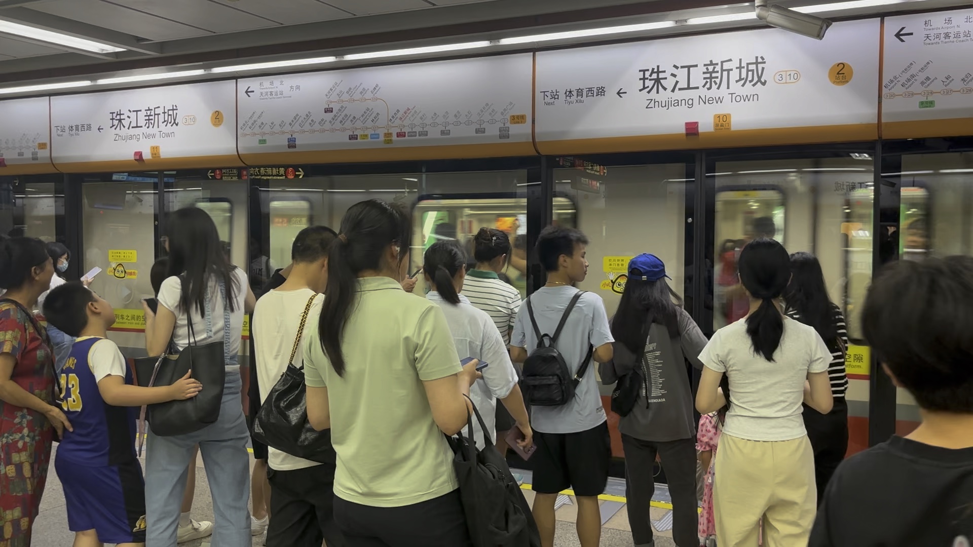 广州地铁3号线328号车(机场北方向)进珠江新城站