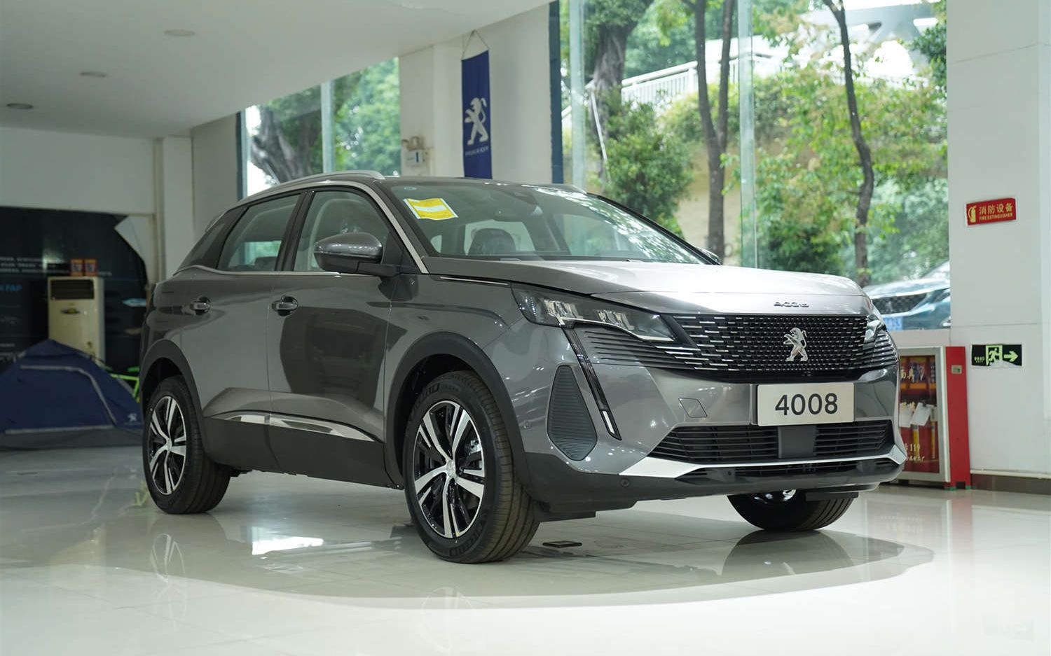 除了8at还升级了啥?全新标致4008到店实拍