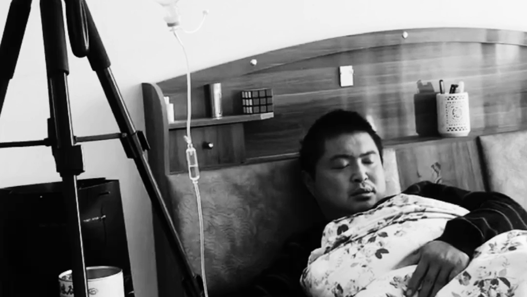 知名徒步旅行家龙丽身患重伤正在抢救中