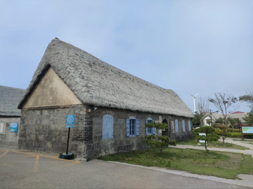 荣成石岛东楮岛海草屋