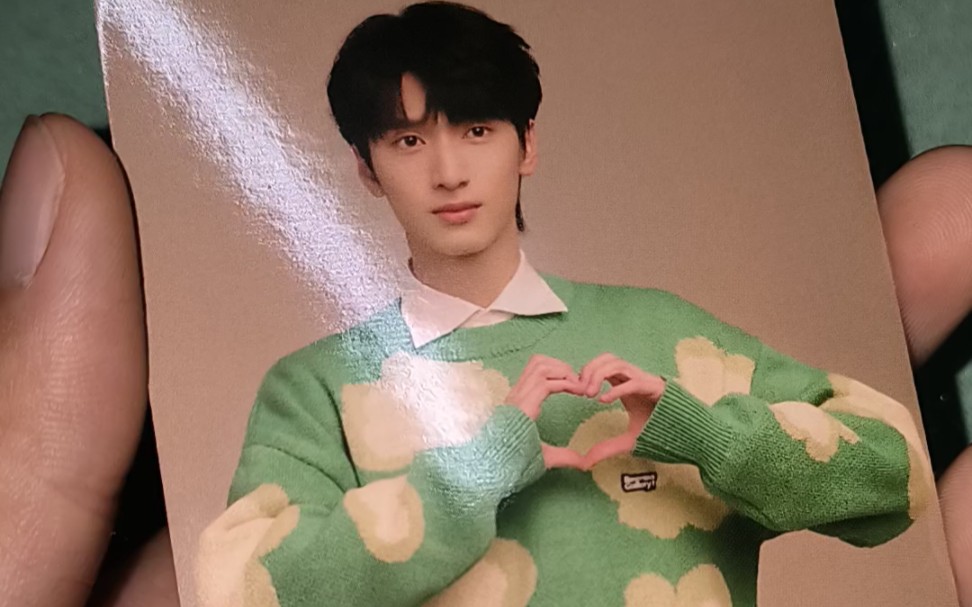 出严浩翔比心毛衣30包邮非偏远,看清楚瑕