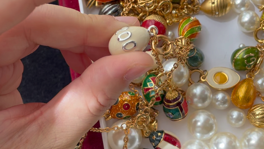 joan rivers彩蛋项链欣赏_哔哩哔哩 (゜-゜)つロ 干杯~-bilibili