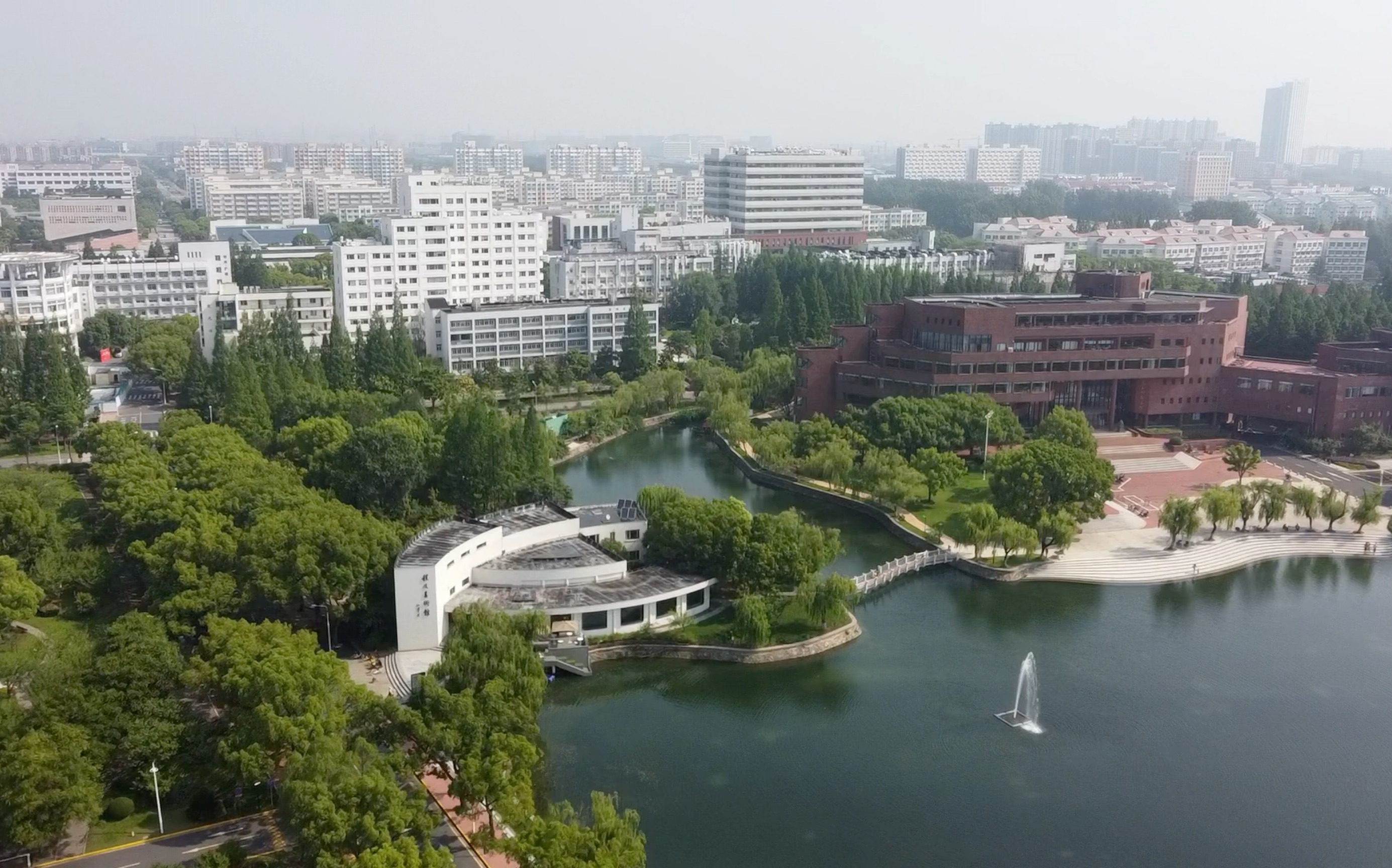 上海交通大学临港校区图片