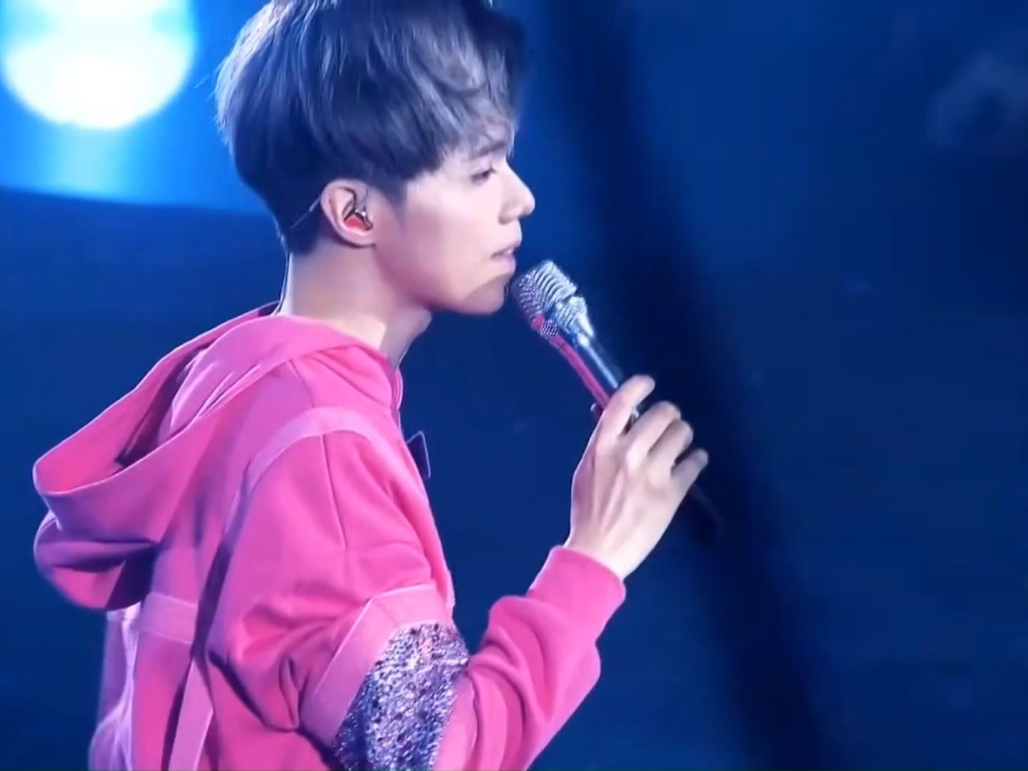 张敬轩reaction:酷爱的高音是真的牛批 只是太爱你和断点我以前居然都