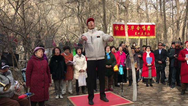 [图]请观赏兰州五泉山快乐年华合唱团演唱的歌曲：我们是快乐的好朋友