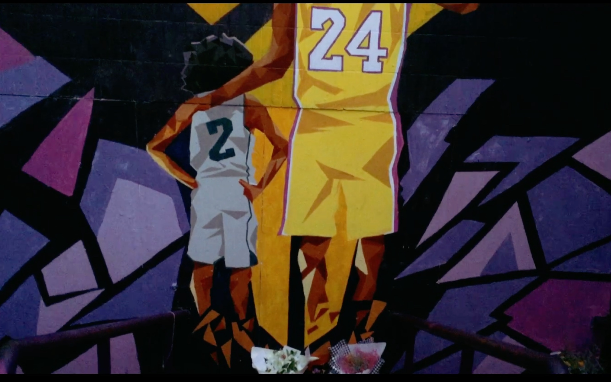 瞻仰广州科比与女儿不幸逝世纪念墙