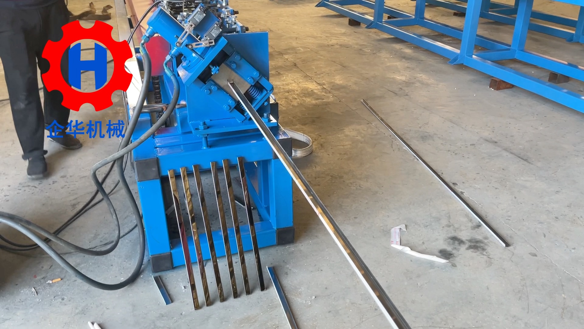 304不锈钢装饰条设备 室内装潢不锈钢线槽机器 数控201u型条包边机