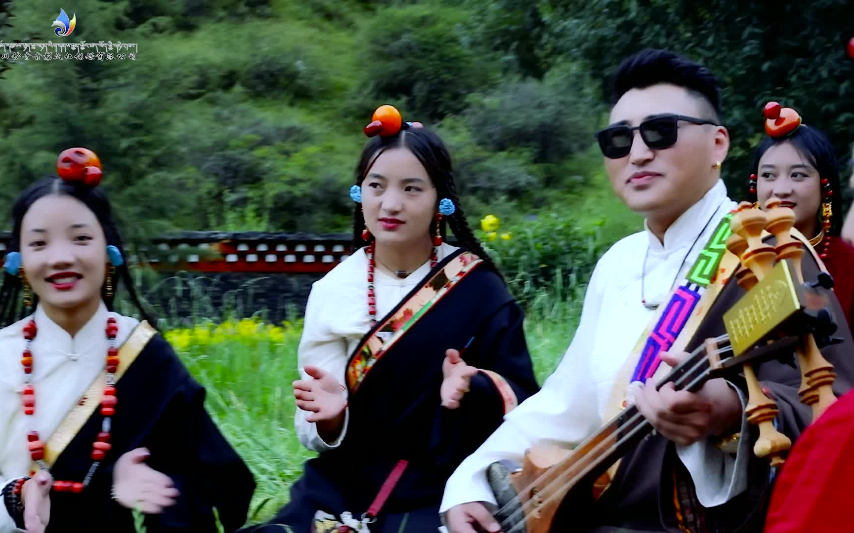 康巴德格姑娘格桑南珠