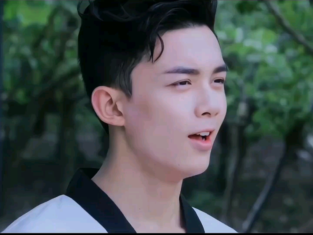 这可是15岁的吴磊呀,是谁青春里的白月光# 吴磊 .